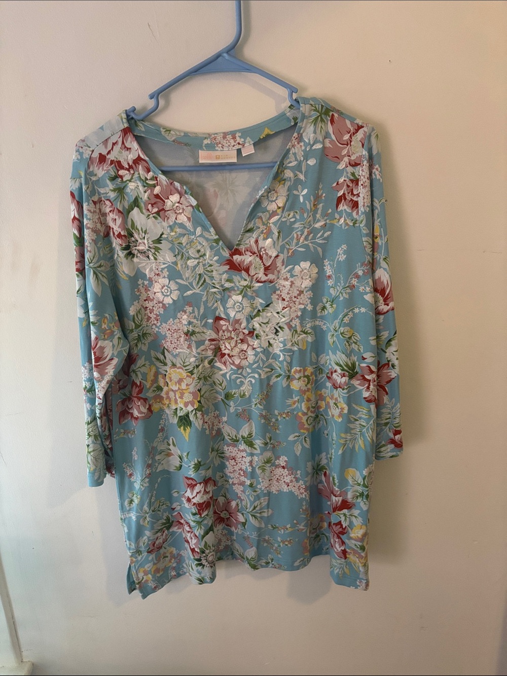 Belle by Kim Gravel Sky Blue Floral V-Neck Tunic Size M